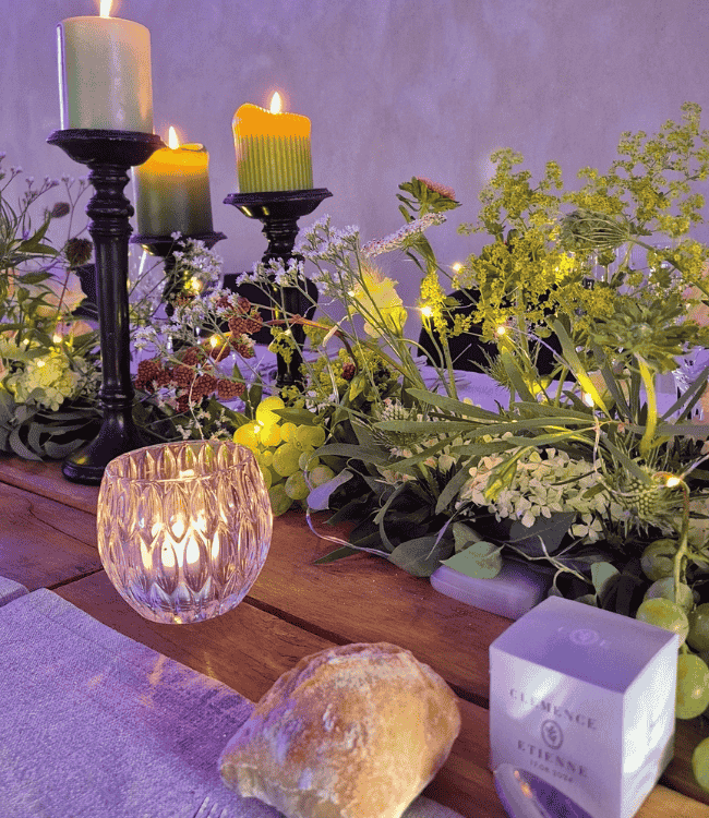 décoration de table de mariage avec repas du traiteur jardins et saveurs